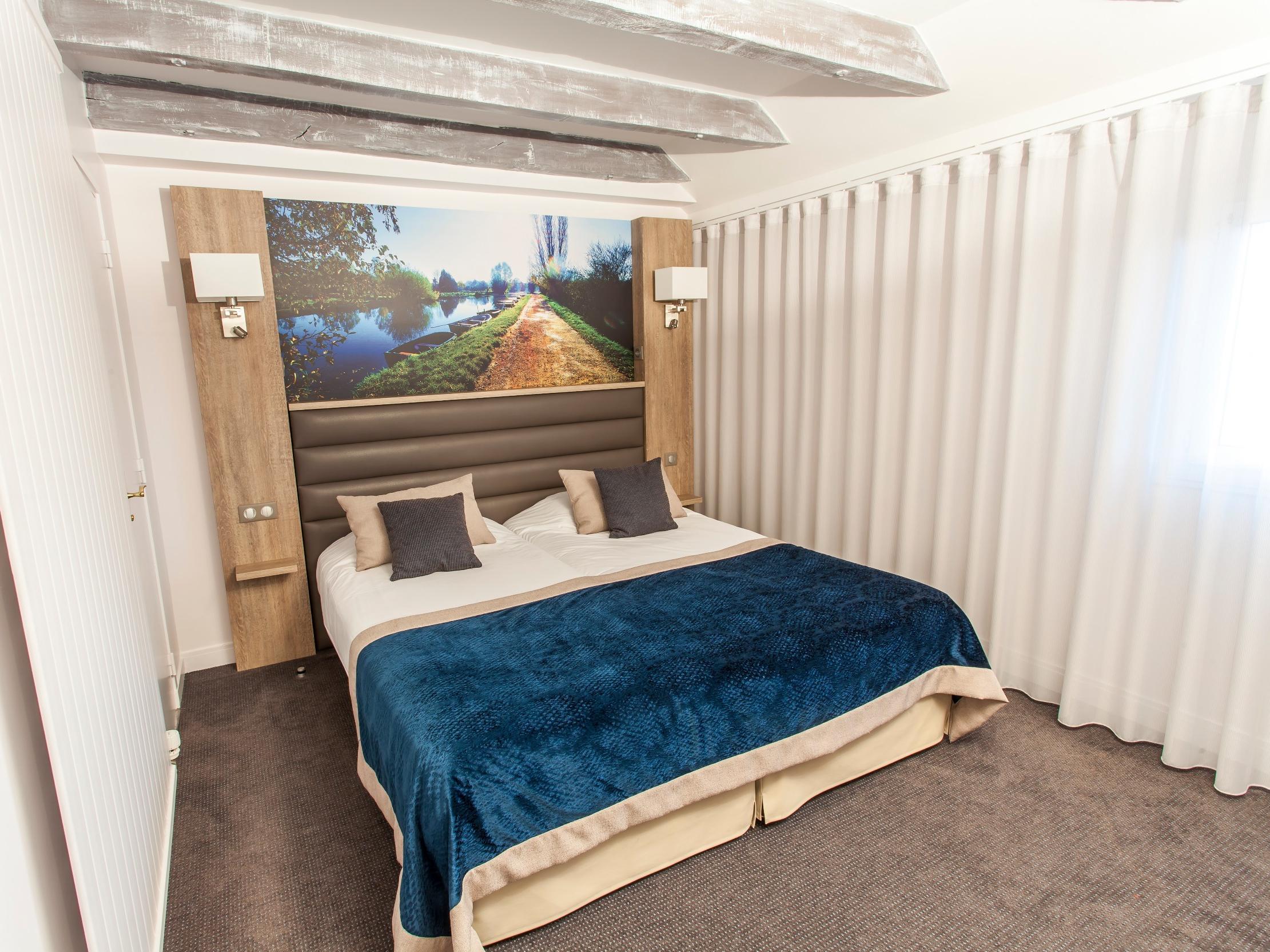 Logis - Le Christina Hotel Bourges Ngoại thất bức ảnh