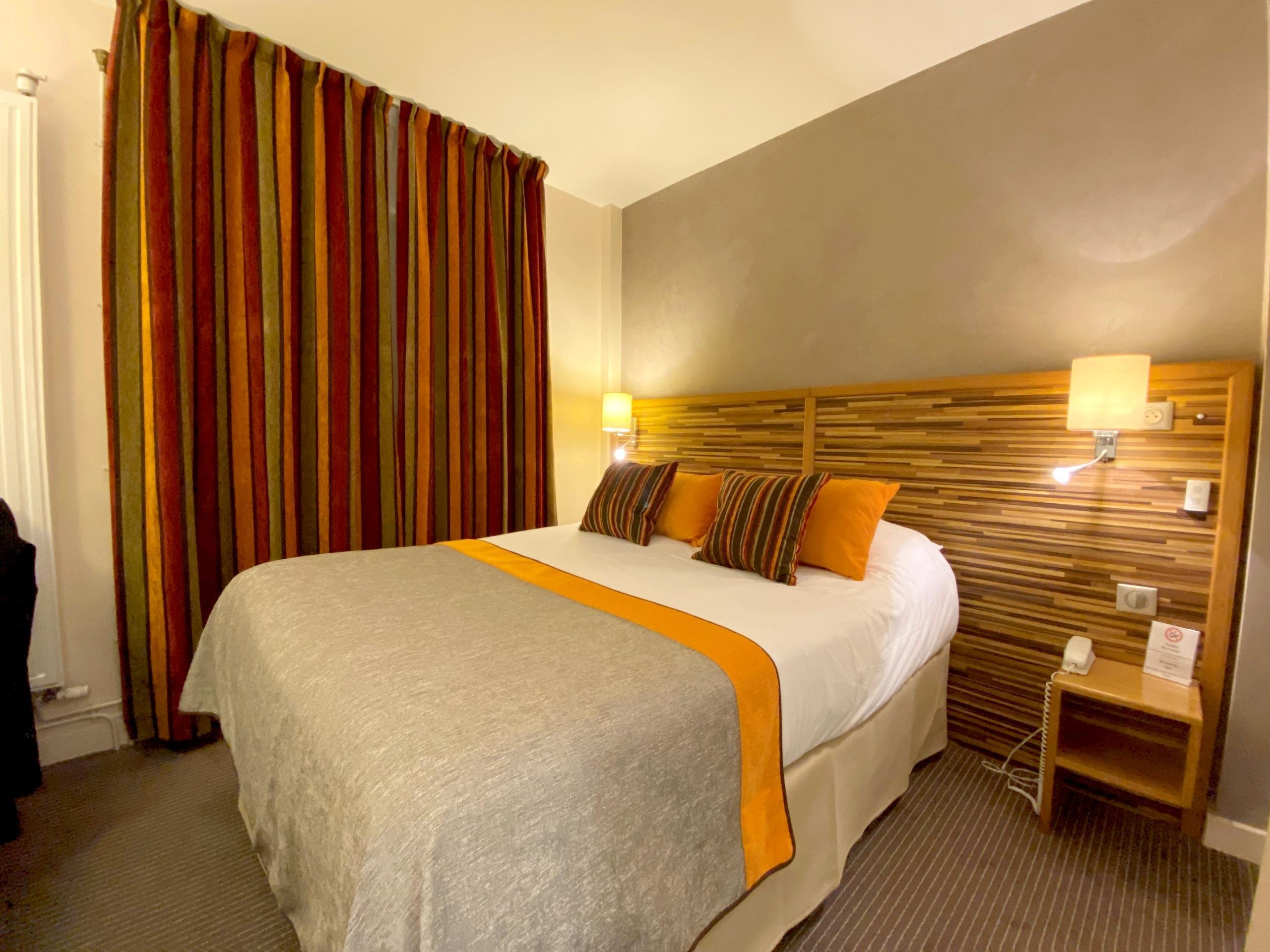 Logis - Le Christina Hotel Bourges Ngoại thất bức ảnh