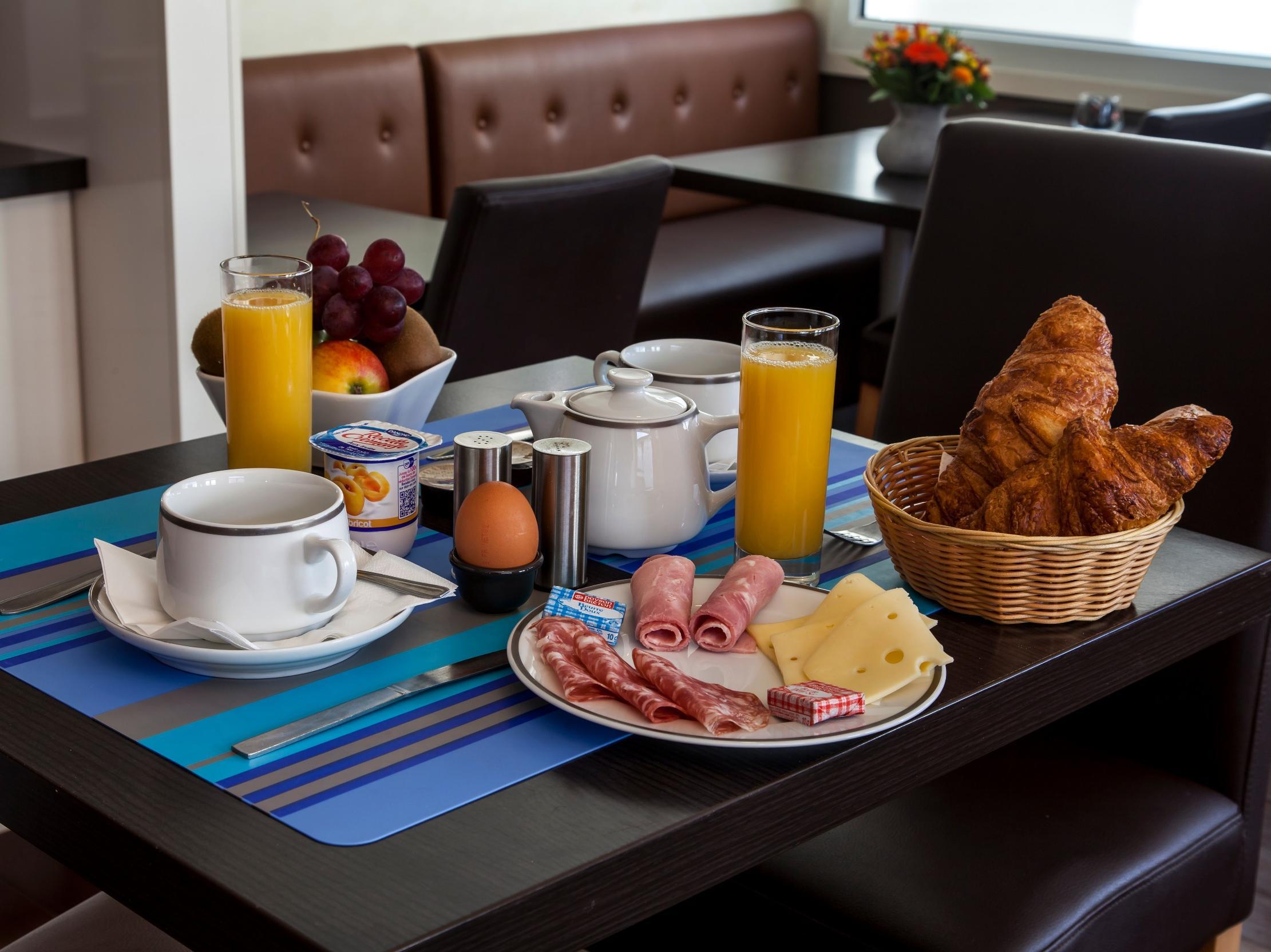 Logis - Le Christina Hotel Bourges Ngoại thất bức ảnh