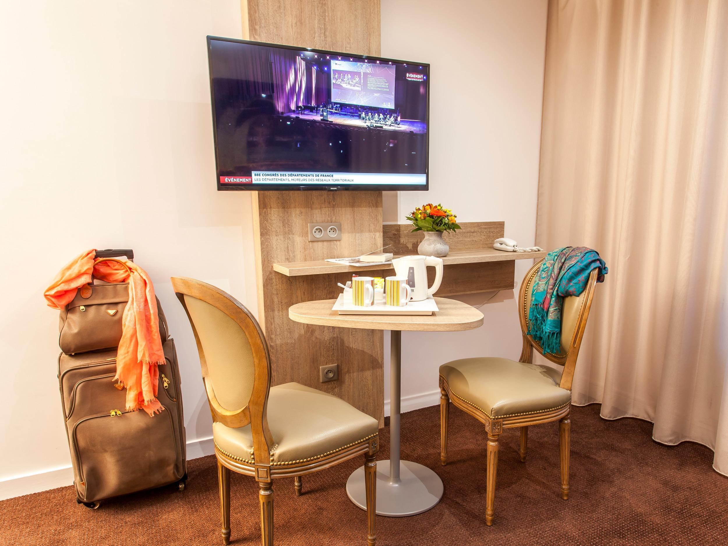 Logis - Le Christina Hotel Bourges Ngoại thất bức ảnh