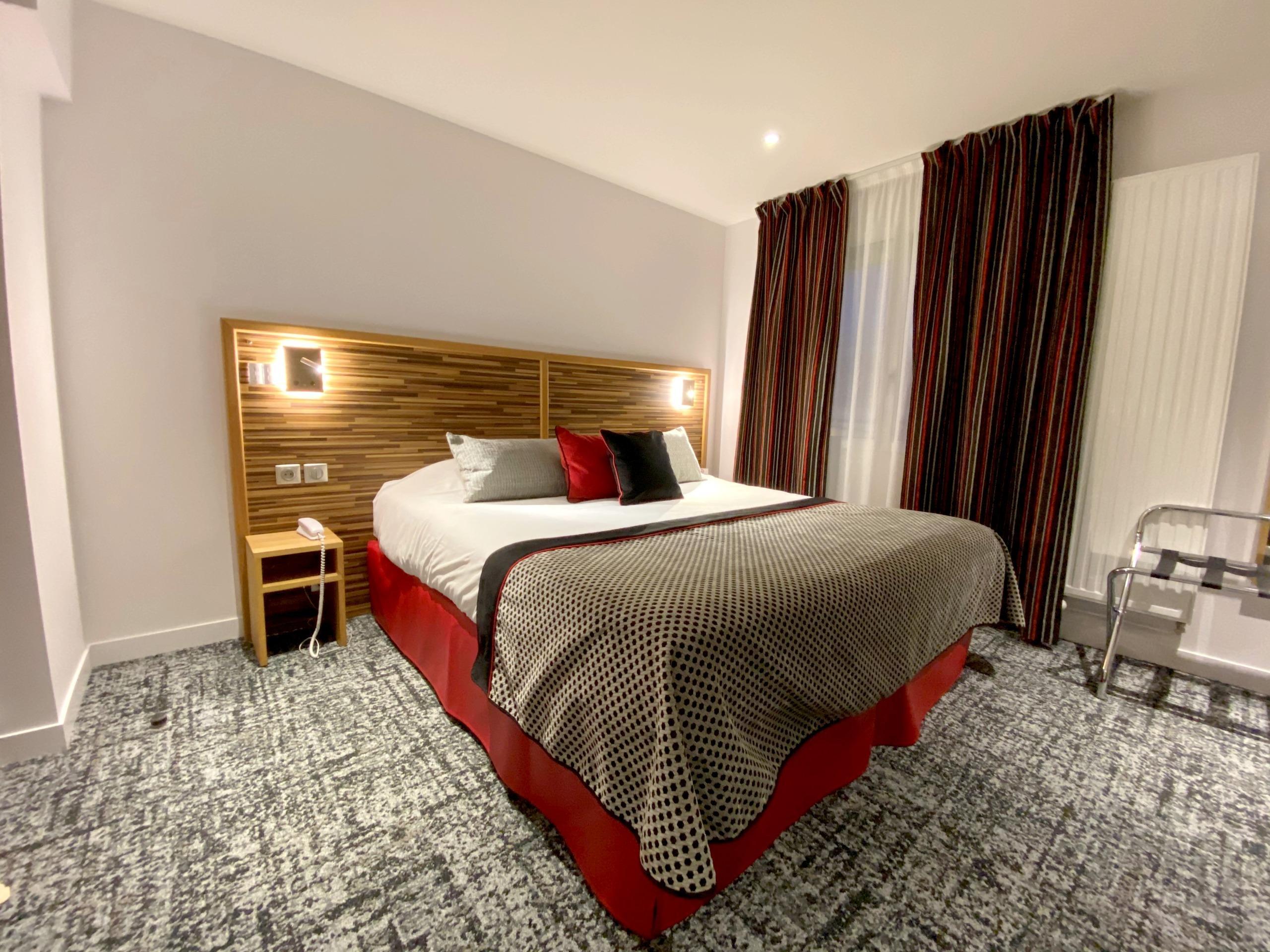 Logis - Le Christina Hotel Bourges Ngoại thất bức ảnh