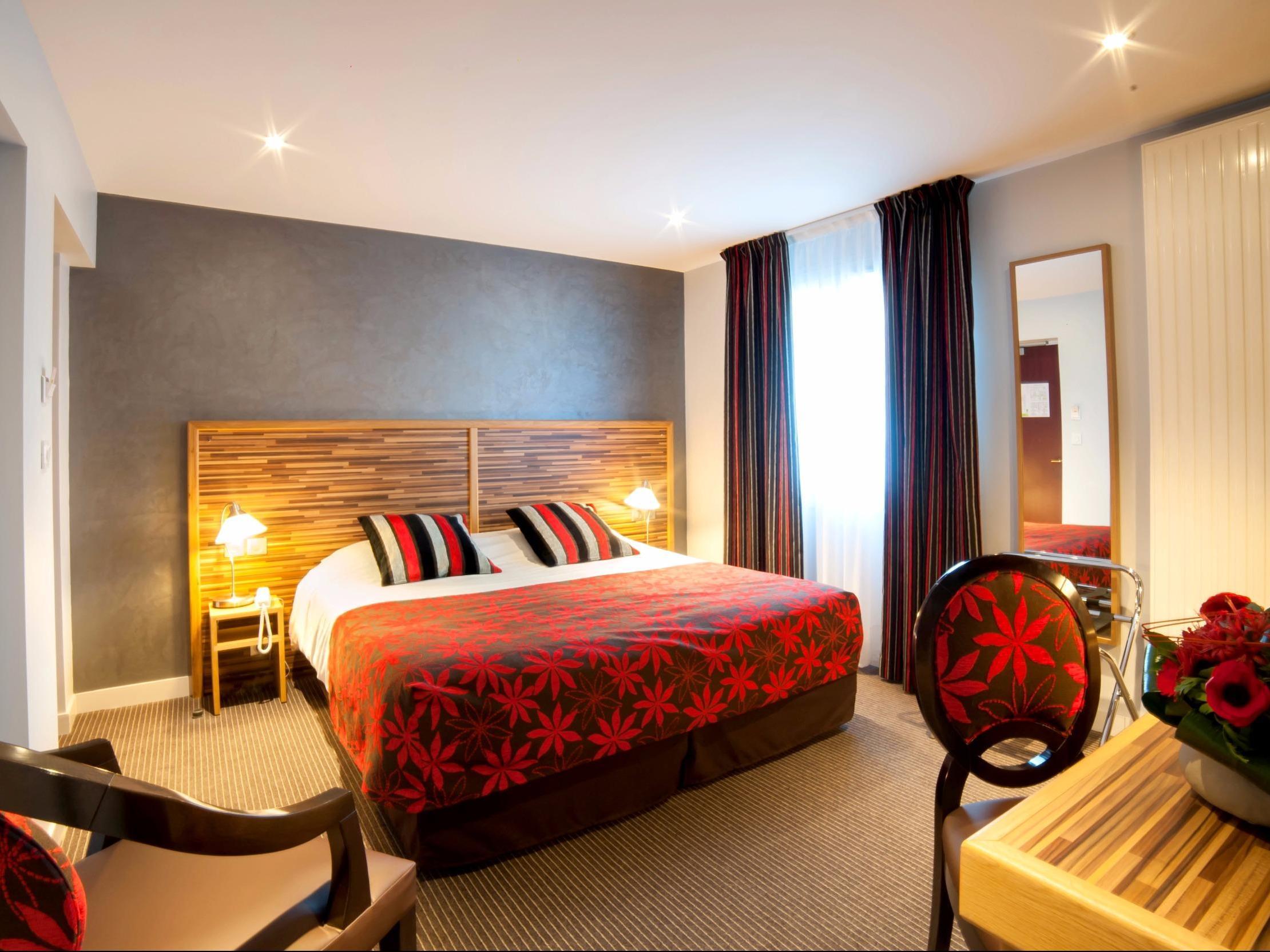 Logis - Le Christina Hotel Bourges Ngoại thất bức ảnh