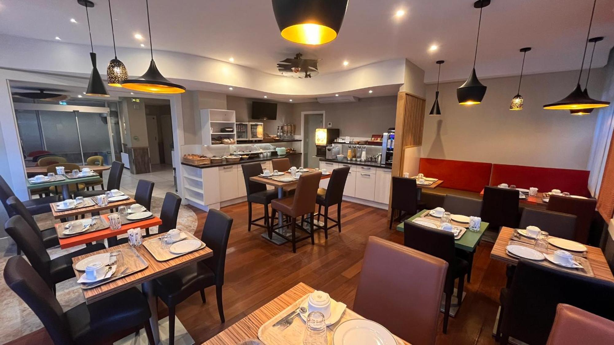 Logis - Le Christina Hotel Bourges Ngoại thất bức ảnh